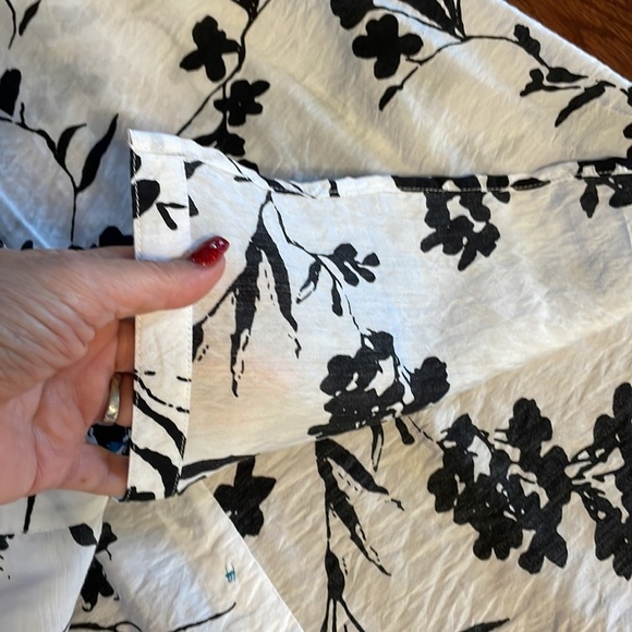 MULTIPLES black and white floral print crinkle woven point collar blouse size XS - Picture 16 of 16